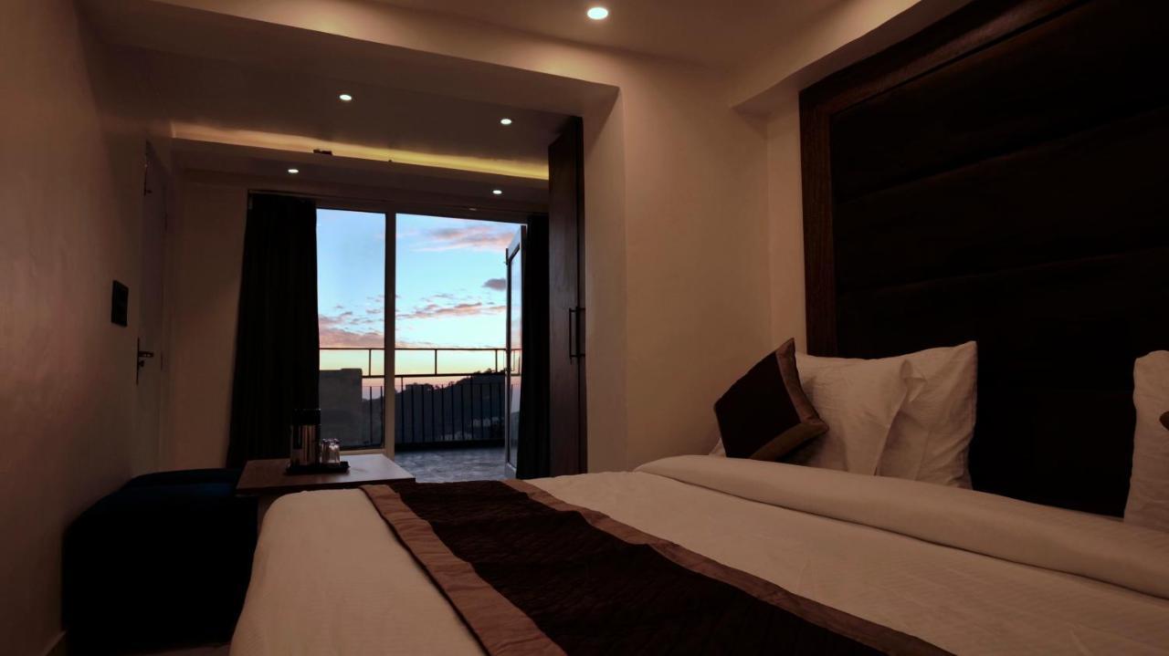 Hotel Brite Star 무소리에 외부 사진