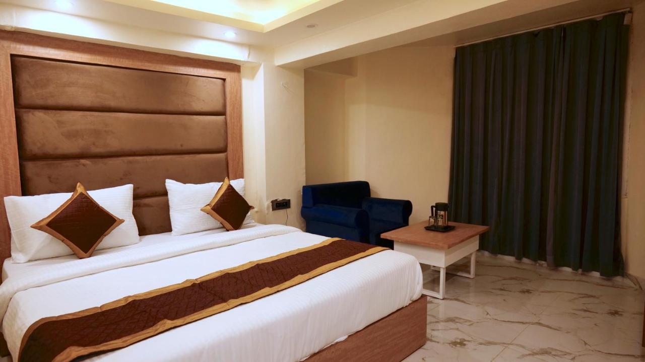 Hotel Brite Star 무소리에 외부 사진