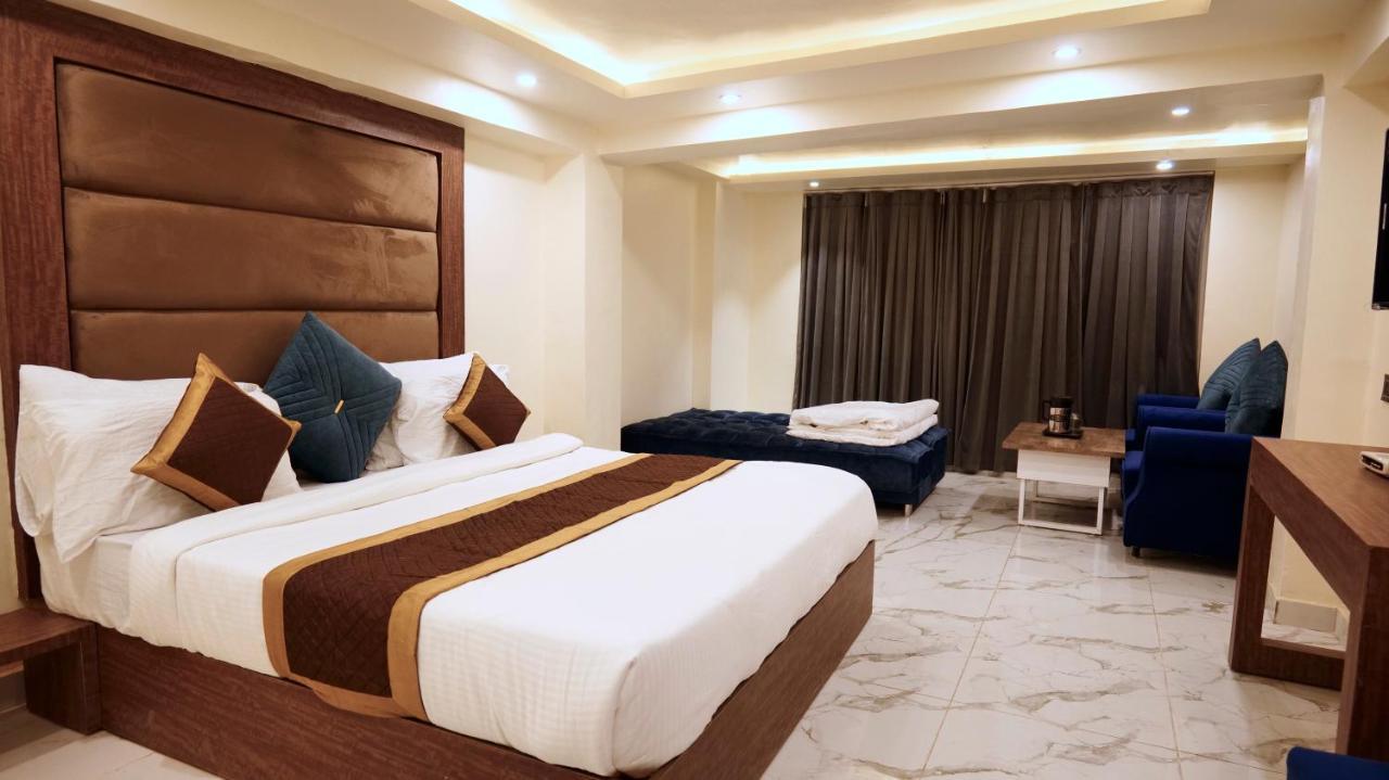 Hotel Brite Star 무소리에 외부 사진