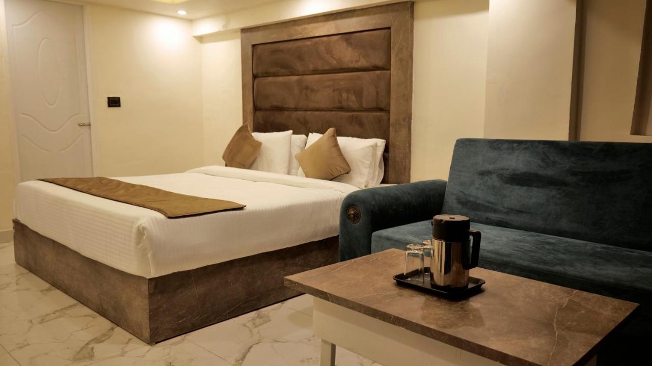 Hotel Brite Star 무소리에 외부 사진