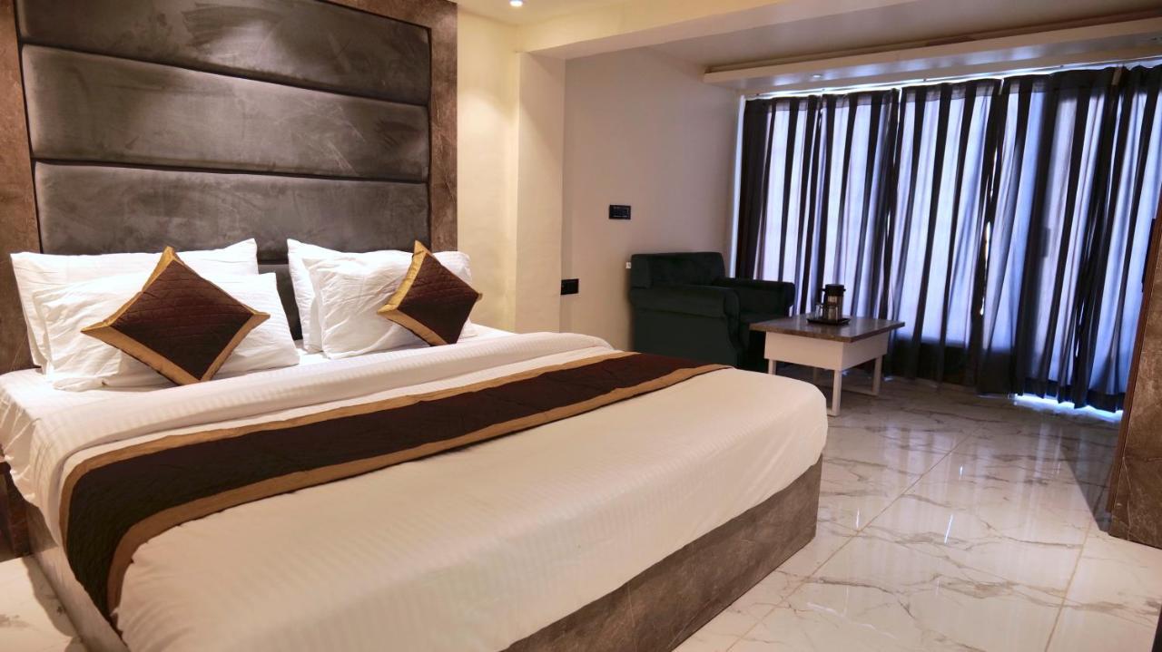 Hotel Brite Star 무소리에 외부 사진