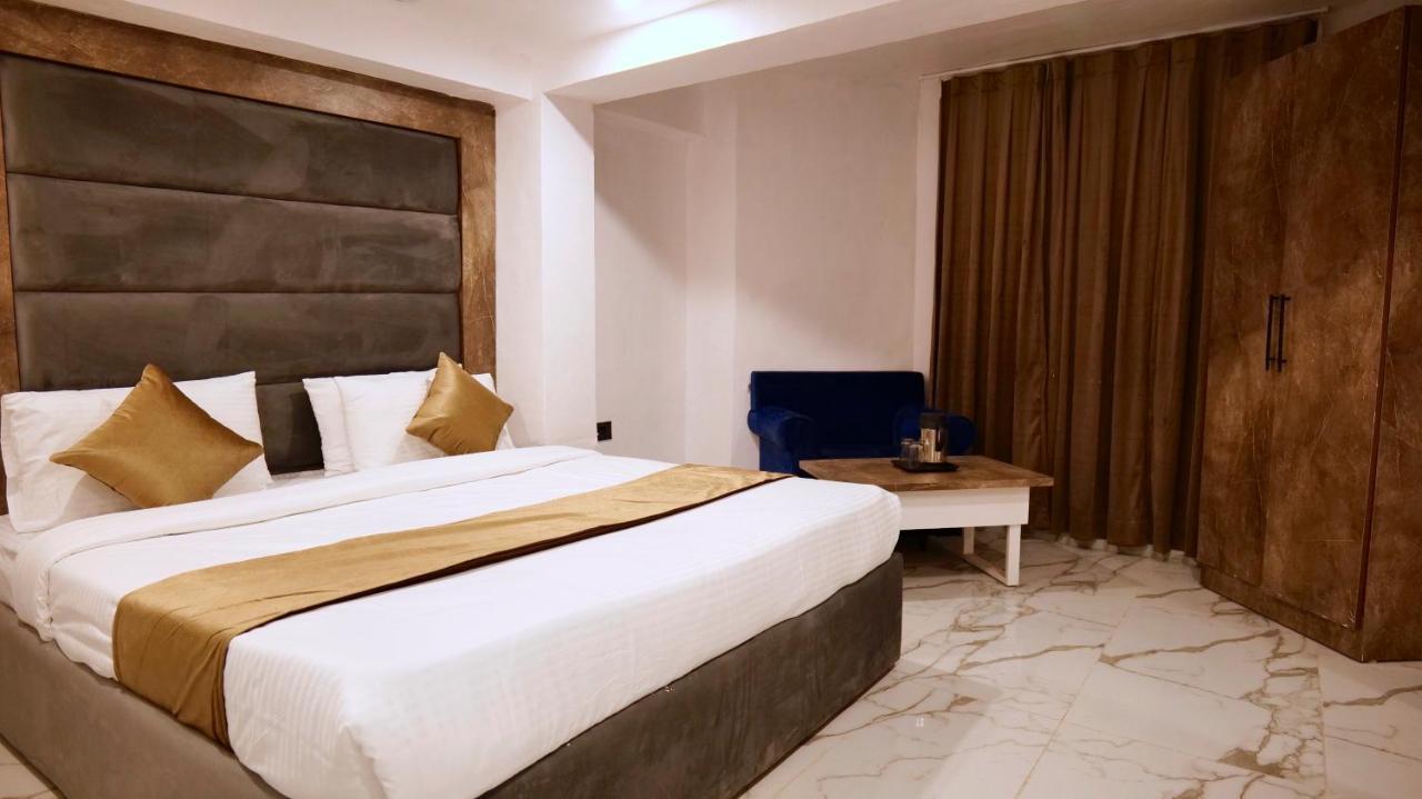 Hotel Brite Star 무소리에 외부 사진