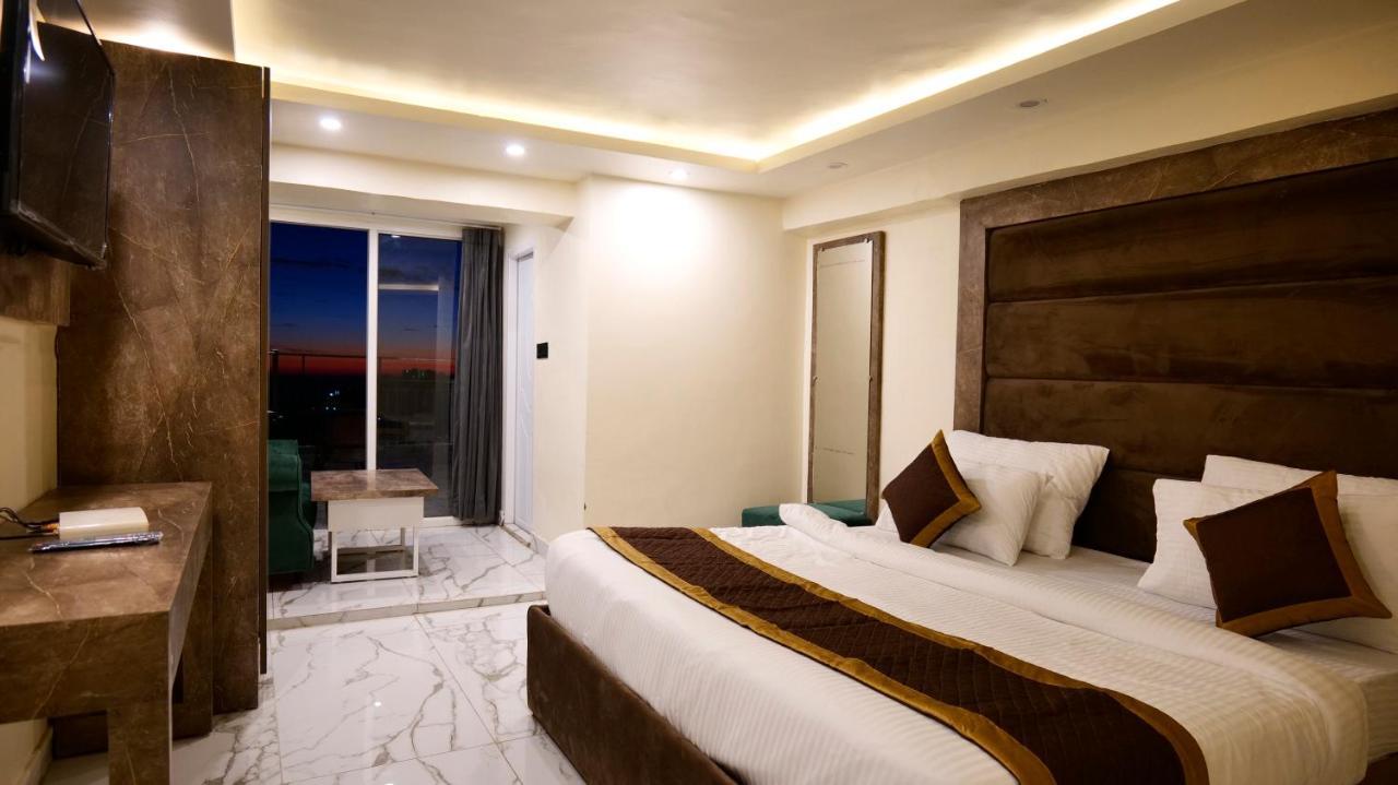 Hotel Brite Star 무소리에 외부 사진