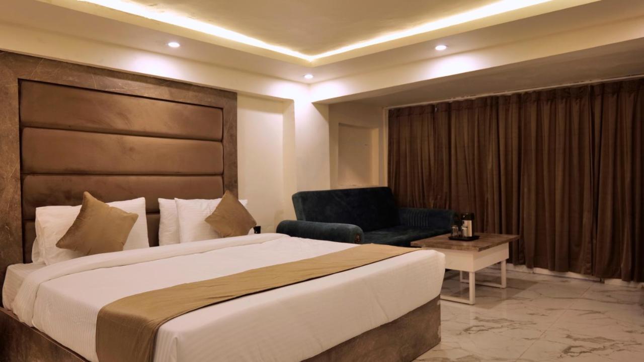 Hotel Brite Star 무소리에 외부 사진