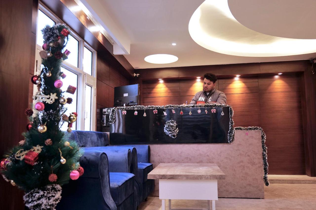 Hotel Brite Star 무소리에 외부 사진