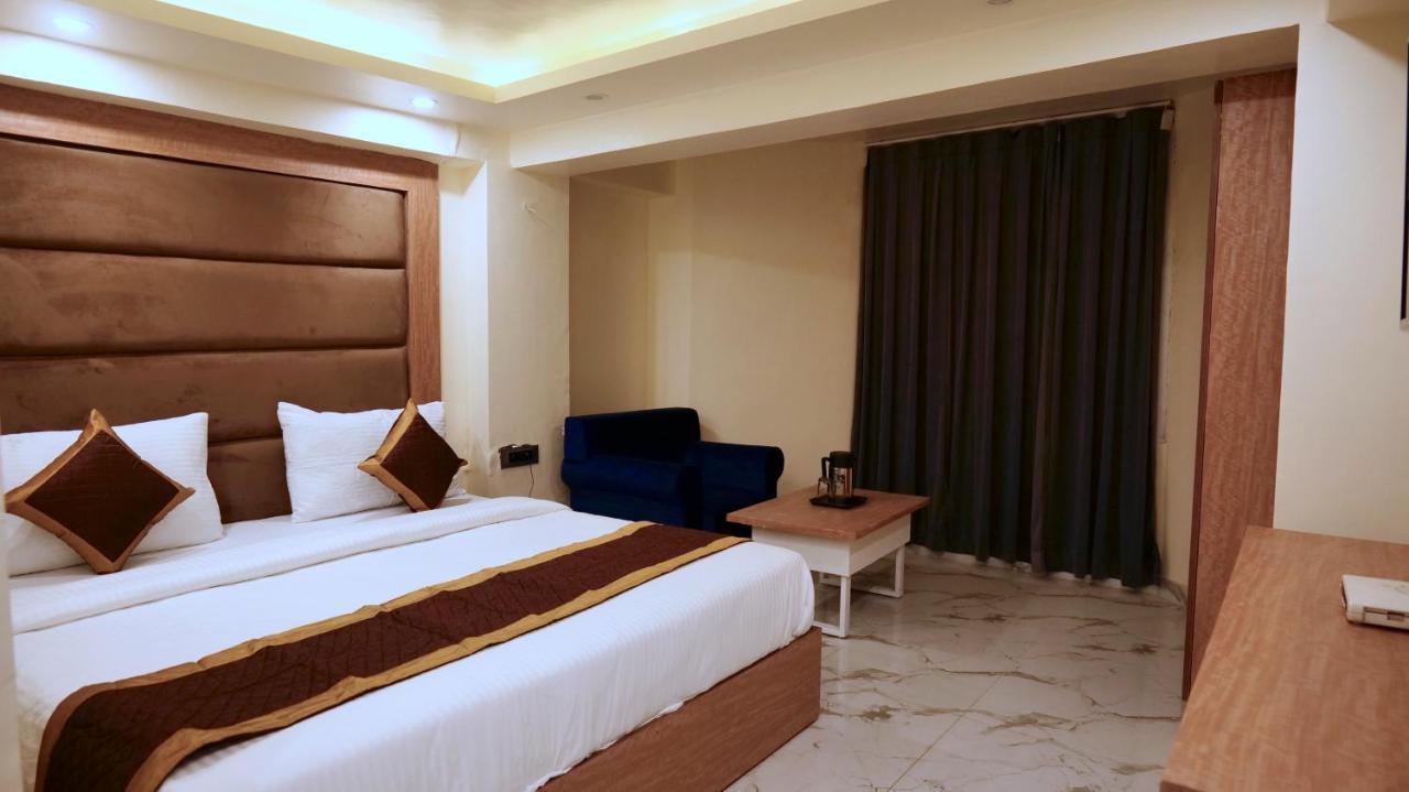 Hotel Brite Star 무소리에 외부 사진