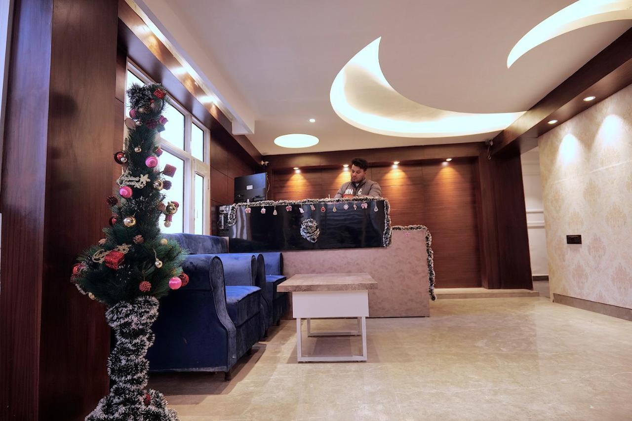 Hotel Brite Star 무소리에 외부 사진